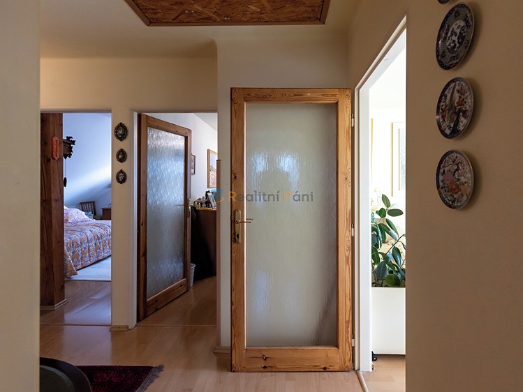 Prodej rodinného domu 294 m², pozemek 708 m² - foto 8