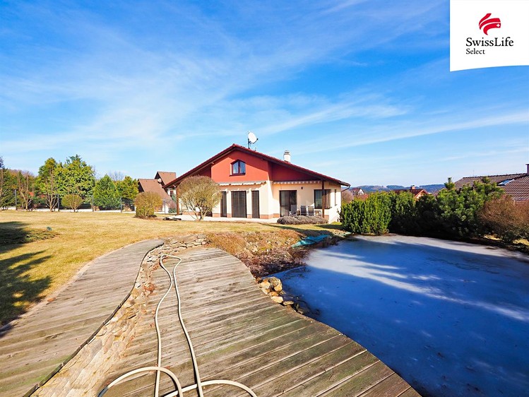 Prodej rodinného domu 250 m², pozemek 1 799 m² - foto 1
