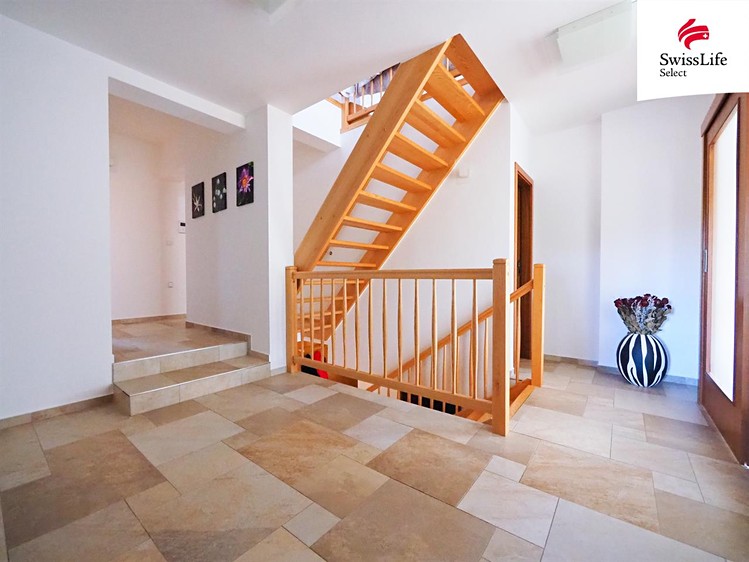 Prodej rodinného domu 250 m², pozemek 1 799 m² - foto 8