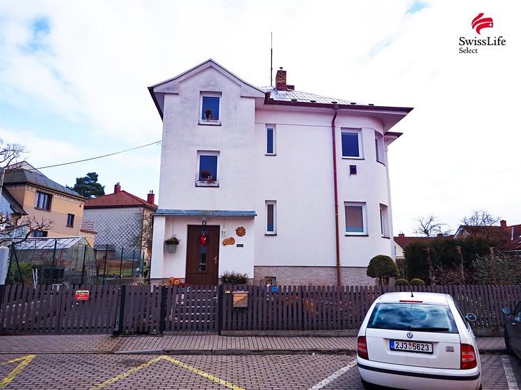 Prodej rodinného domu 234 m², pozemek 504 m² - foto 1
