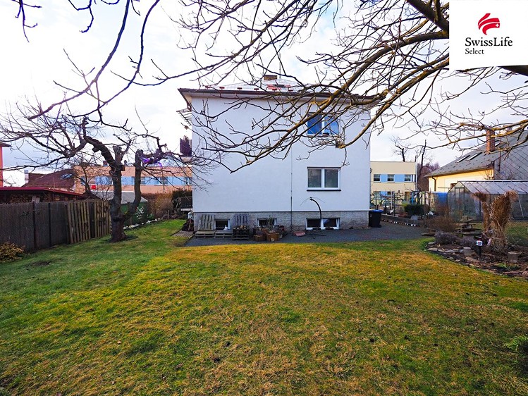 Prodej rodinného domu 234 m², pozemek 504 m² - foto 2