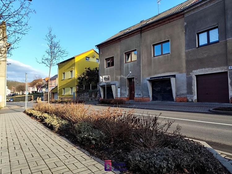 Prodej rodinného domu 200 m², pozemek 310 m² - foto 1