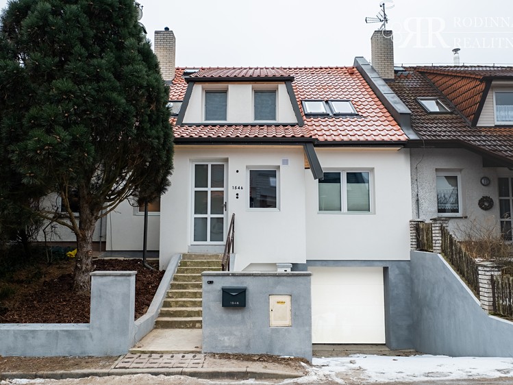 Prodej rodinného domu 270 m², pozemek 470 m² - foto 1