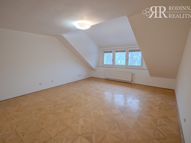 Prodej rodinného domu 270 m², pozemek 470 m² - foto 8