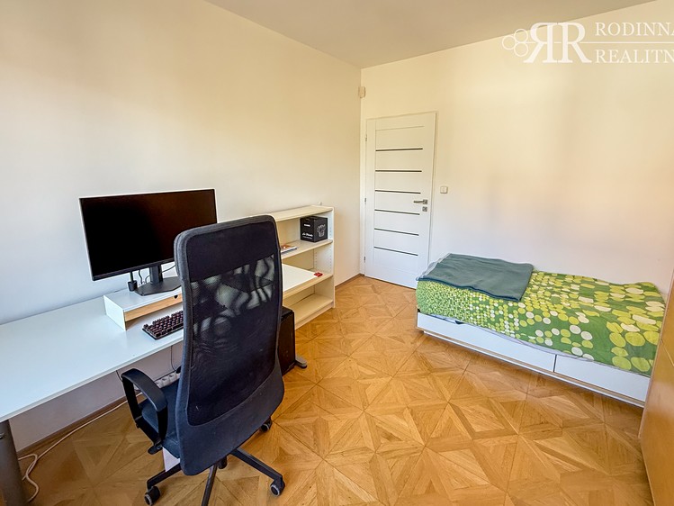 Prodej rodinného domu 270 m², pozemek 470 m² - foto 7