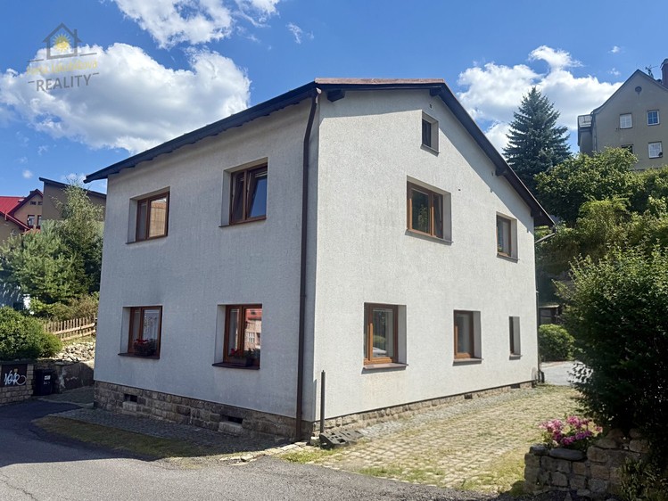 Prodej rodinného domu 195 m², pozemek 615 m² - foto 1