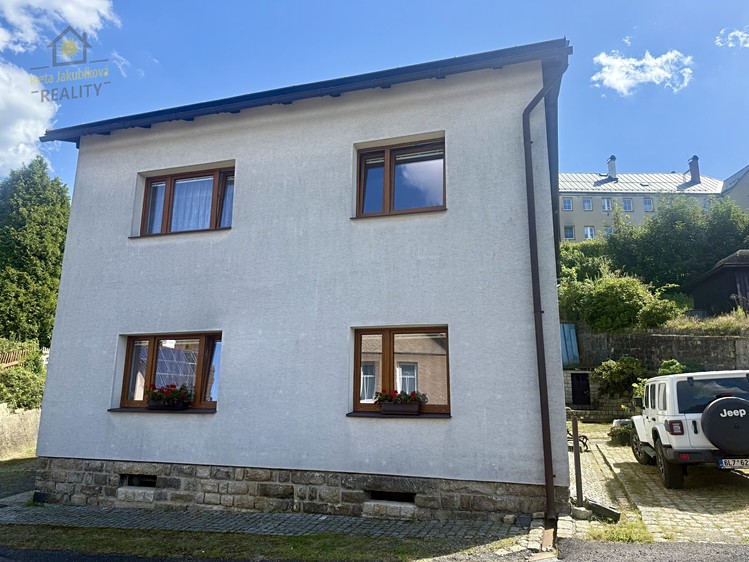 Prodej rodinného domu 195 m², pozemek 615 m² - foto 2
