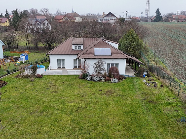 Prodej rodinného domu 200 m², pozemek 1 200 m² - foto 1