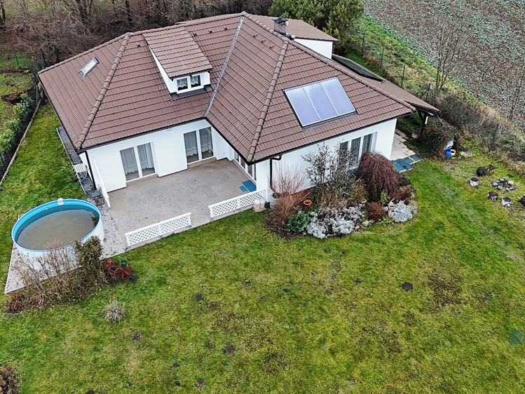 Prodej rodinného domu 200 m², pozemek 1 200 m² - foto 2