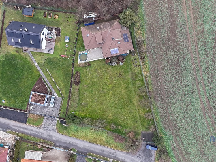 Prodej rodinného domu 200 m², pozemek 1 200 m² - foto 4
