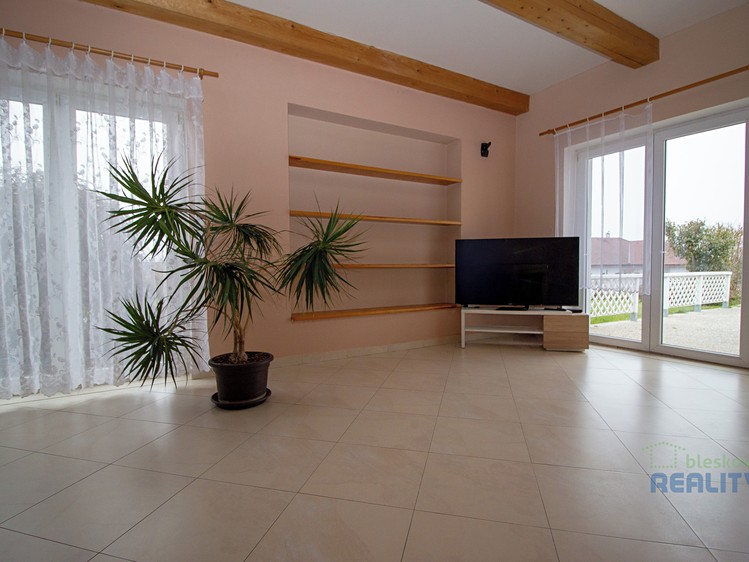 Prodej rodinného domu 200 m², pozemek 1 200 m² - foto 8