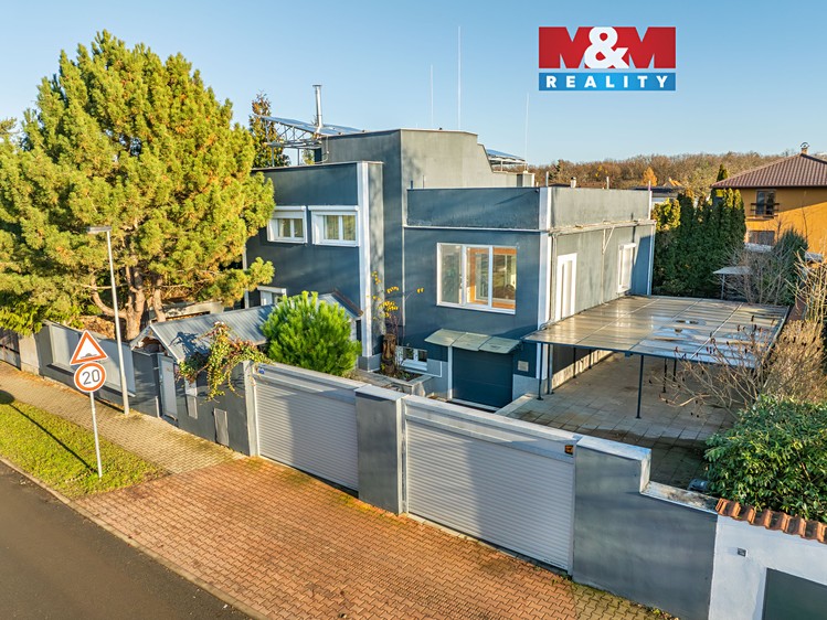 Prodej rodinného domu 250 m², pozemek 679 m² - foto 1
