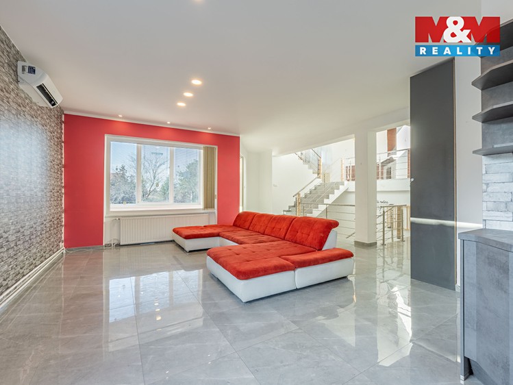Prodej rodinného domu 250 m², pozemek 679 m² - foto 5