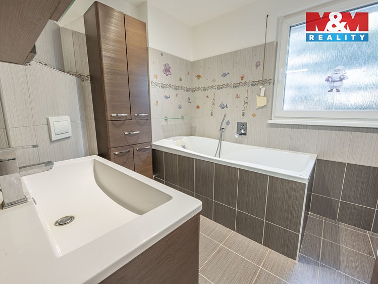 Prodej rodinného domu 250 m², pozemek 679 m² - foto 7