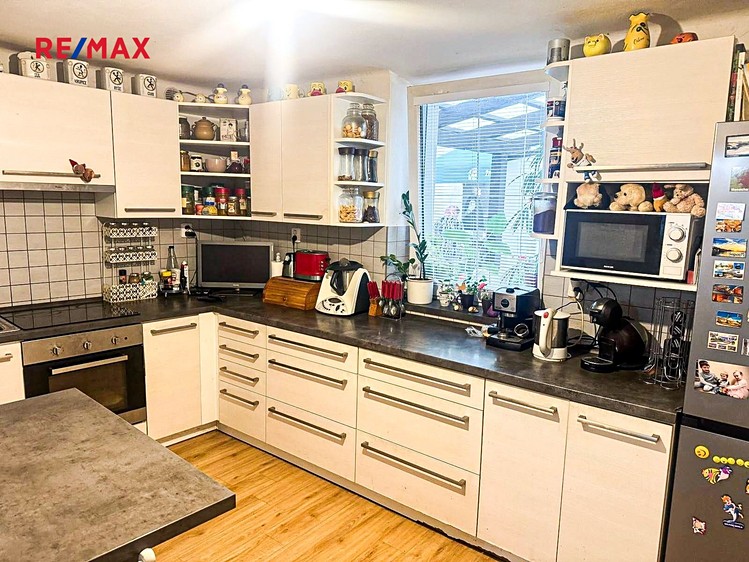 Prodej  rodinného domu 450 m², pozemek 1 140 m² - foto 5