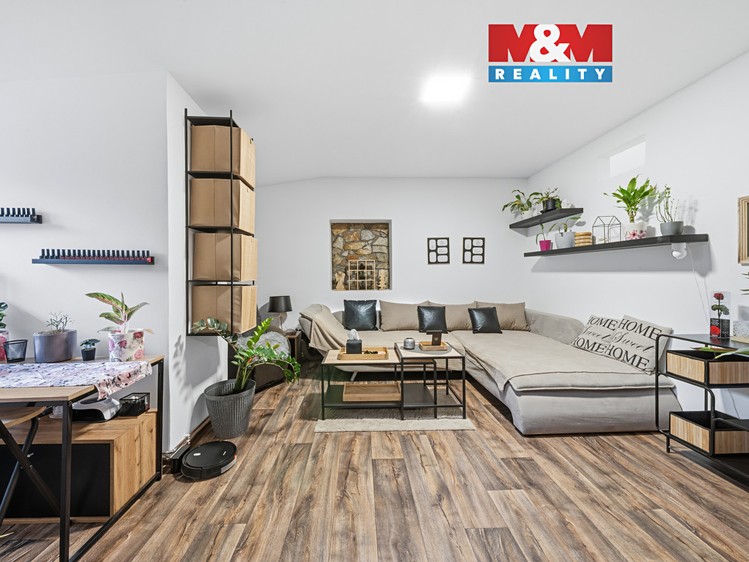 Prodej rodinného domu 791 m², pozemek 1 395 m² - foto 1