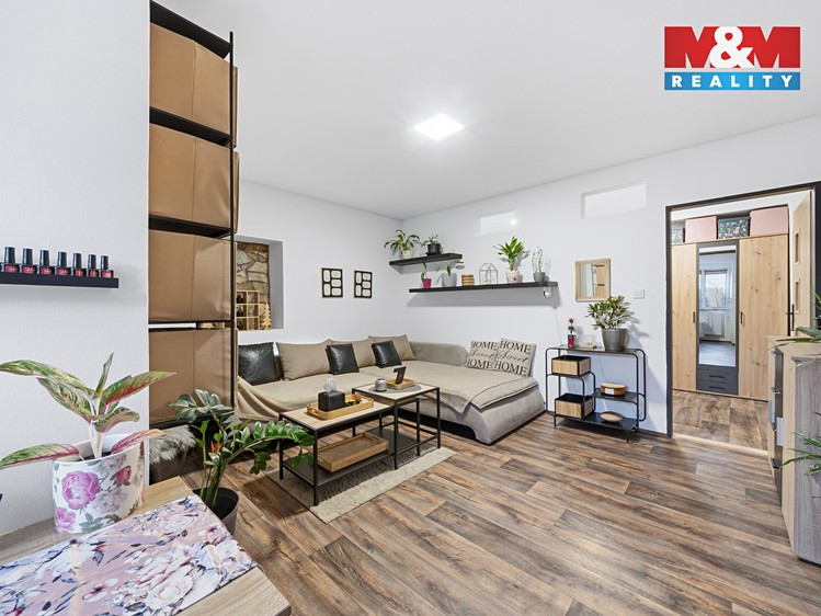 Prodej rodinného domu 791 m², pozemek 1 395 m² - foto 2