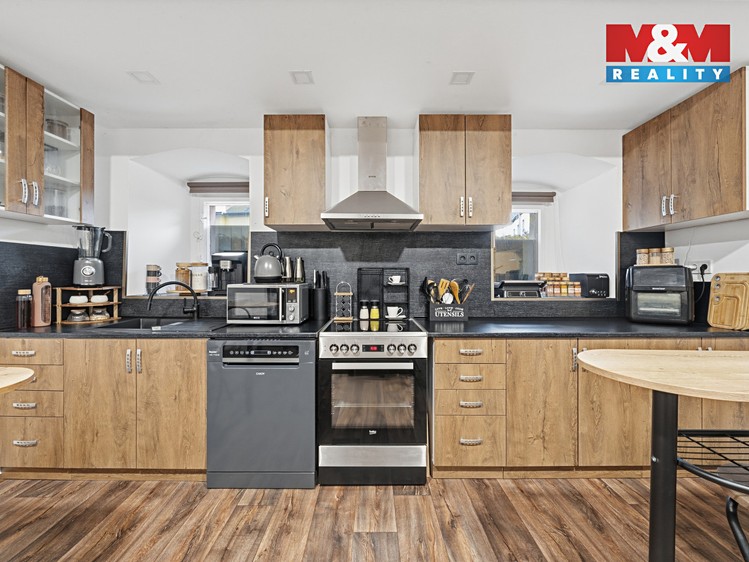 Prodej rodinného domu 791 m², pozemek 1 395 m² - foto 8