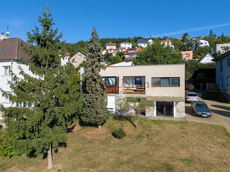 Prodej rodinného domu 192 m², pozemek 1 249 m² - foto 1