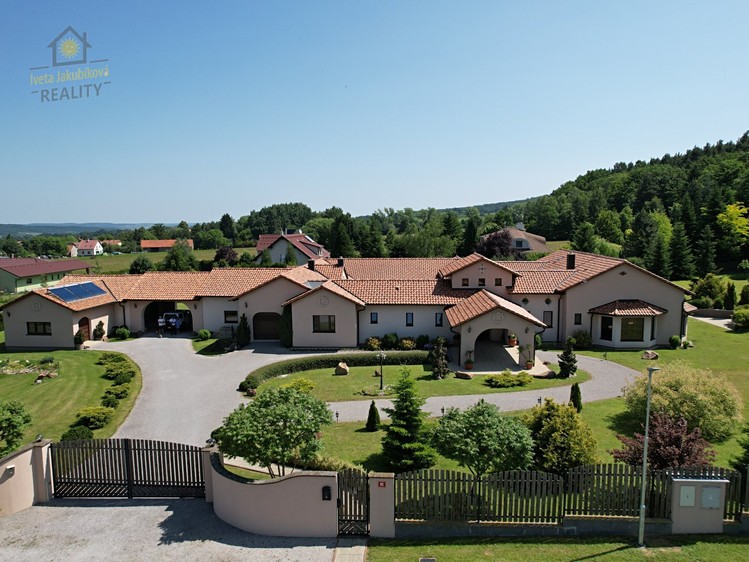 Prodej rodinného domu 889 m², pozemek 7 174 m² - foto 4