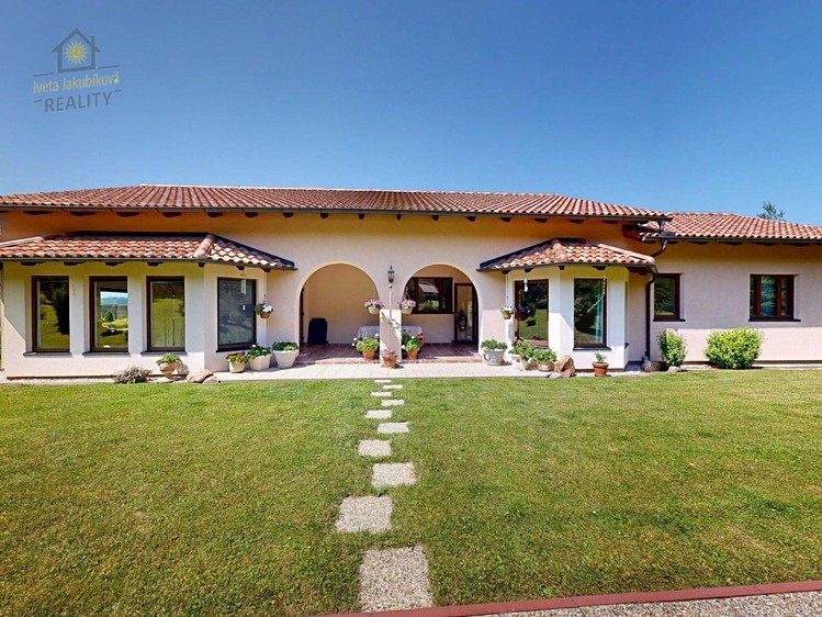 Prodej rodinného domu 889 m², pozemek 7 174 m² - foto 2