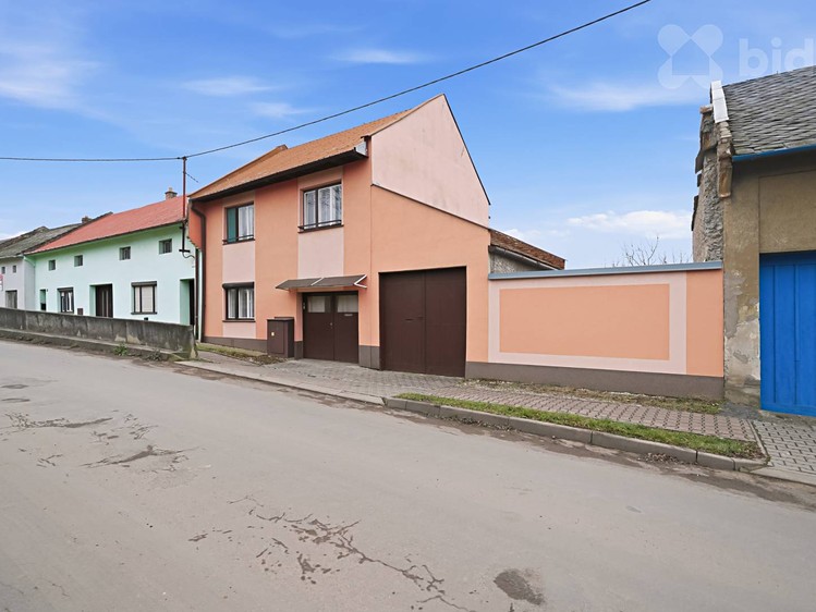 Prodej rodinného domu 127 m², pozemek 342 m² - foto 1