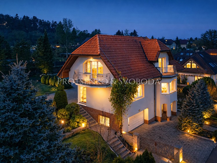 Prodej rodinného domu 314 m², pozemek 1 261 m² - foto 1