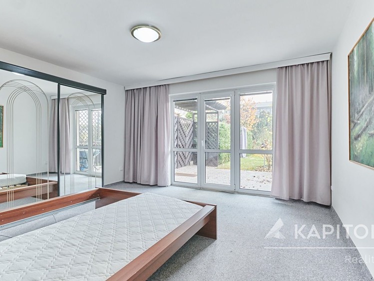Prodej rodinného domu 177 m², pozemek 294 m² - foto 2