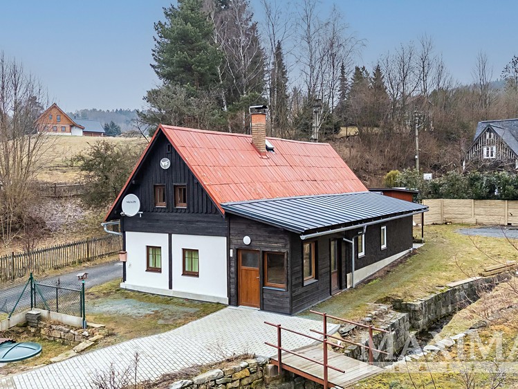 Prodej rodinného domu 143 m², pozemek 1 130 m² - foto 1