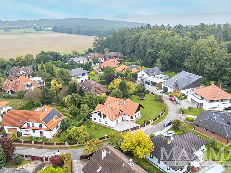 Prodej rodinného domu 352 m², pozemek 1 401 m² - foto 2