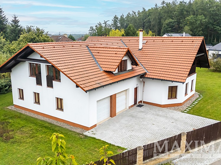 Prodej rodinného domu 352 m², pozemek 1 401 m² - foto 1
