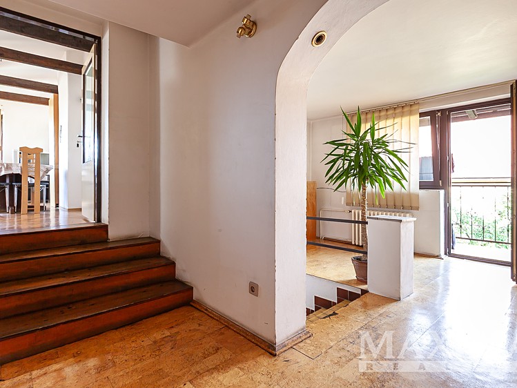 Prodej rodinného domu 270 m², pozemek 868 m² - foto 4