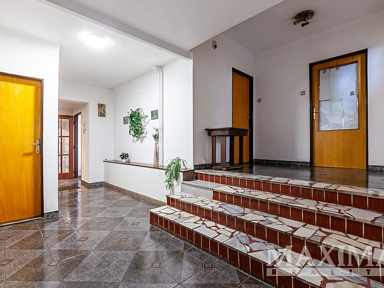 Prodej rodinného domu 270 m², pozemek 868 m² - foto 8
