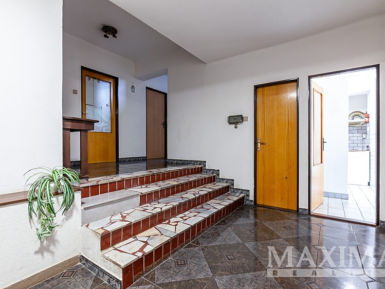 Prodej rodinného domu 270 m², pozemek 868 m² - foto 7