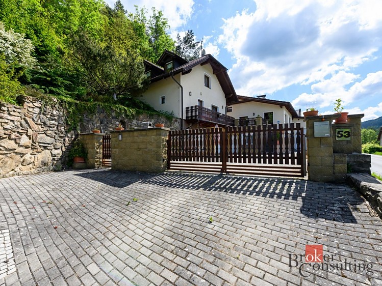 Prodej rodinného domu 327 m², pozemek 1 228 m² - foto 4