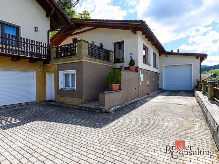 Prodej rodinného domu 327 m², pozemek 1 228 m² - foto 3