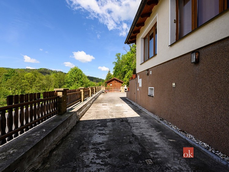 Prodej rodinného domu 327 m², pozemek 1 228 m² - foto 6