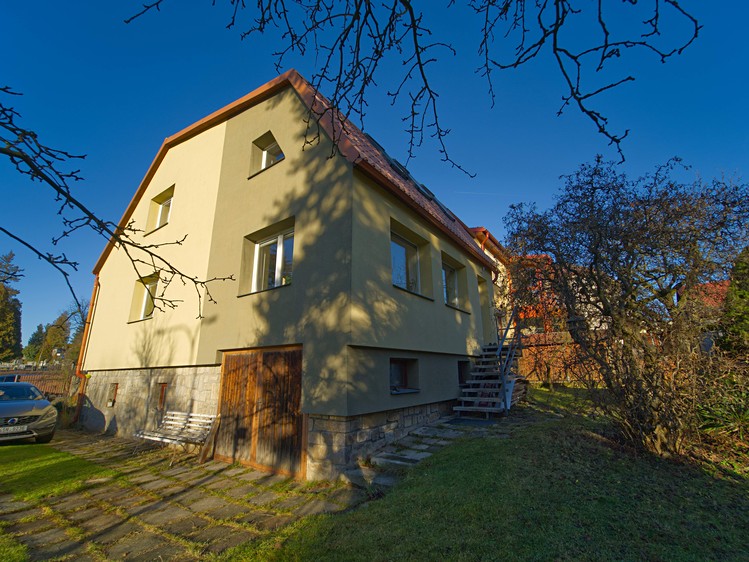 Prodej rodinného domu 257 m², pozemek 1 016 m² - foto 1