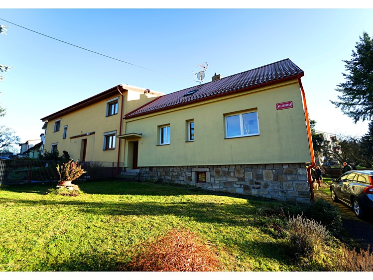 Prodej rodinného domu 257 m², pozemek 1 016 m² - foto 2