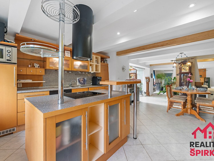 Prodej rodinného domu 275 m², pozemek 787 m² - foto 7