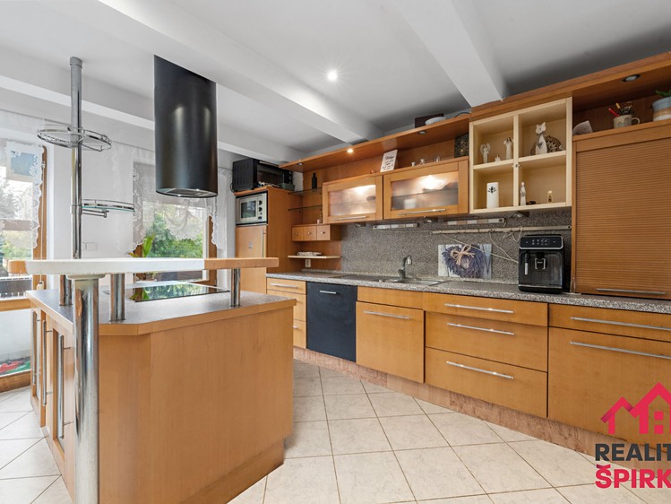 Prodej rodinného domu 275 m², pozemek 787 m² - foto 6