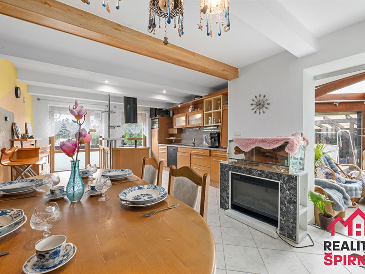 Prodej rodinného domu 275 m², pozemek 787 m² - foto 8
