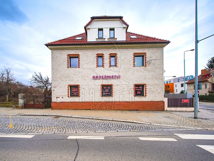Prodej rodinného domu 324 m², pozemek 399 m² - foto 1