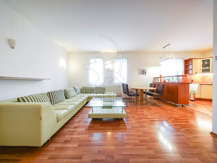 Prodej rodinného domu 324 m², pozemek 399 m² - foto 7