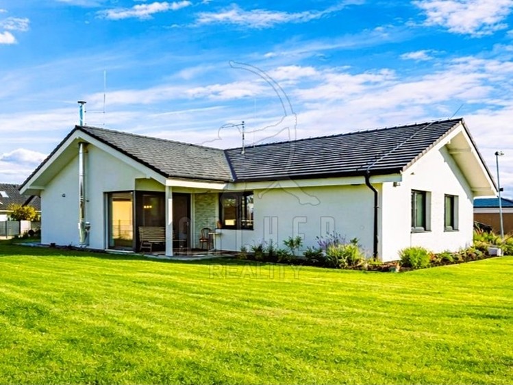 Prodej rodinného domu 152 m², pozemek 846 m² - foto 2