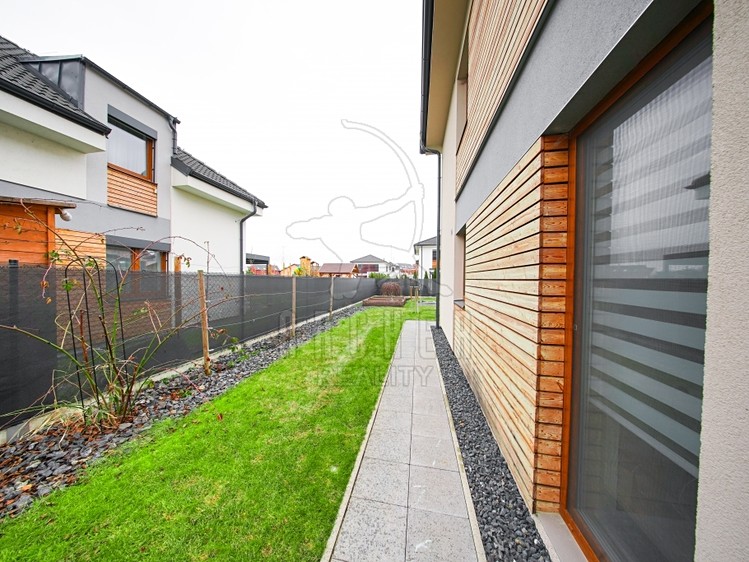 Prodej rodinného domu 168 m², pozemek 472 m² - foto 2