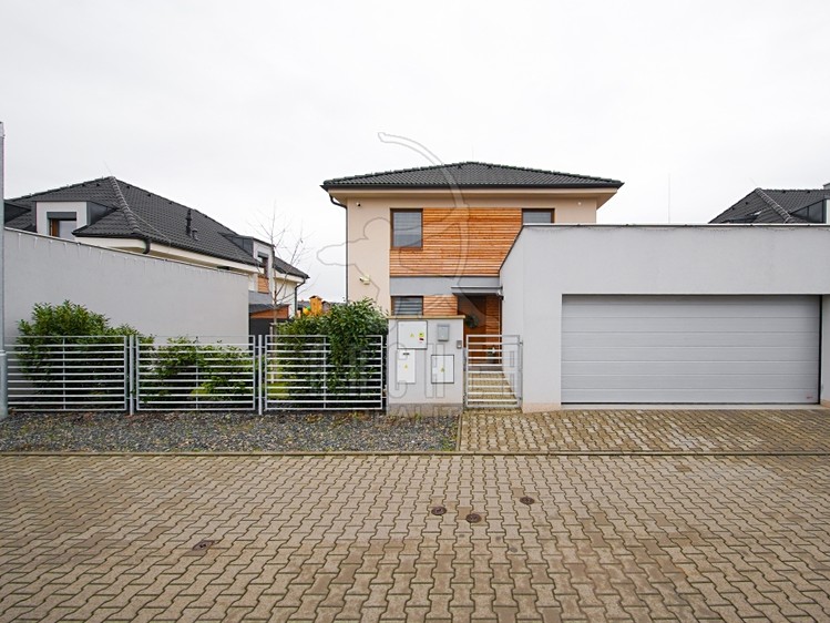 Prodej rodinného domu 168 m², pozemek 472 m² - foto 4