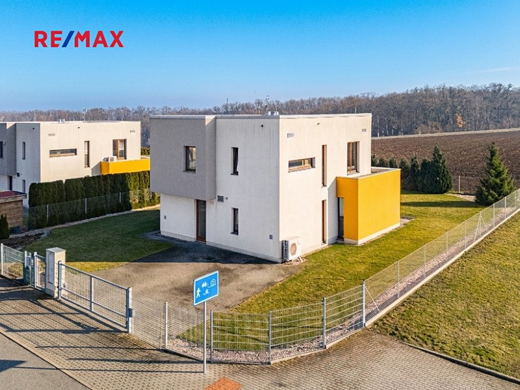 Prodej rodinného domu 148 m², pozemek 803 m² - foto 1