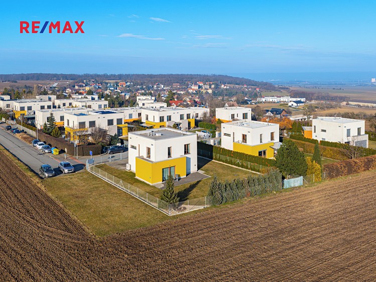 Prodej rodinného domu 148 m², pozemek 803 m² - foto 2