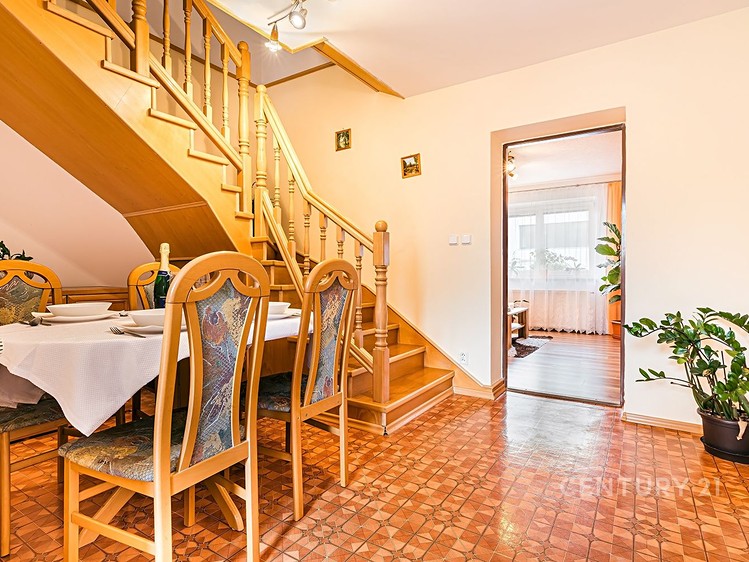 Prodej rodinného domu 197 m², pozemek 319 m² - foto 3